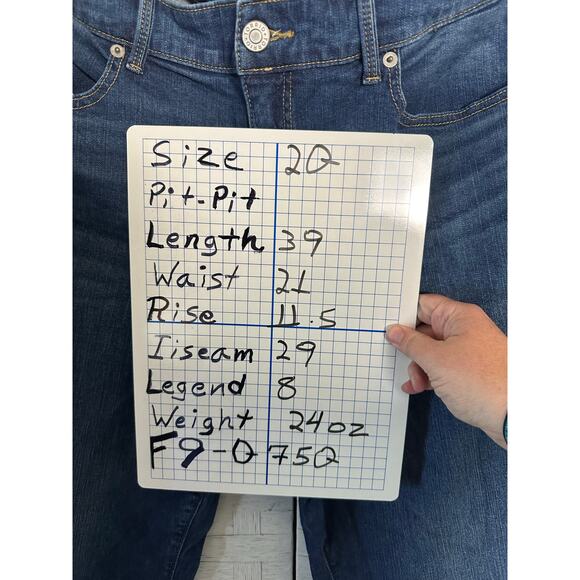 Torrid women’s perfect boyfriend cut straight leg medium wash low rise plus size - Picture 12 of 12